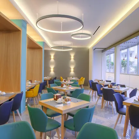 Blue Lagoon فندق 4*